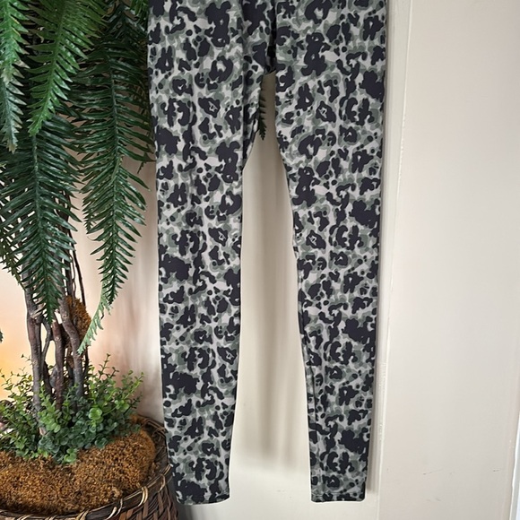 Brand New Miraclesuit Tummy Control Athleisure Leggings Tortoise Shell Green - Picture 2 of 16